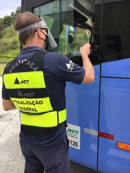 Conscientização: Motoristas e passageiros de ônibus serão orientados sobre o uso de cinto de segurança durante a viagem