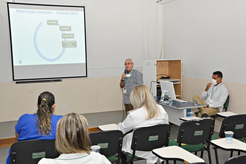 Profissionais de saúde participam do curso de doação de órgãos e tecidos para transplante