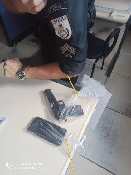 Dupla suspeita de assalto no bairro aterrado em Volta Redonda são detidos pela PM