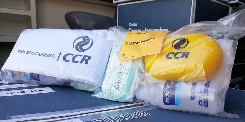 CCR NovaDutra distribuí kits de higiene com máscara, álcool em gel e sabonete aos caminhoneiros, para prevenir contra o coronavírus