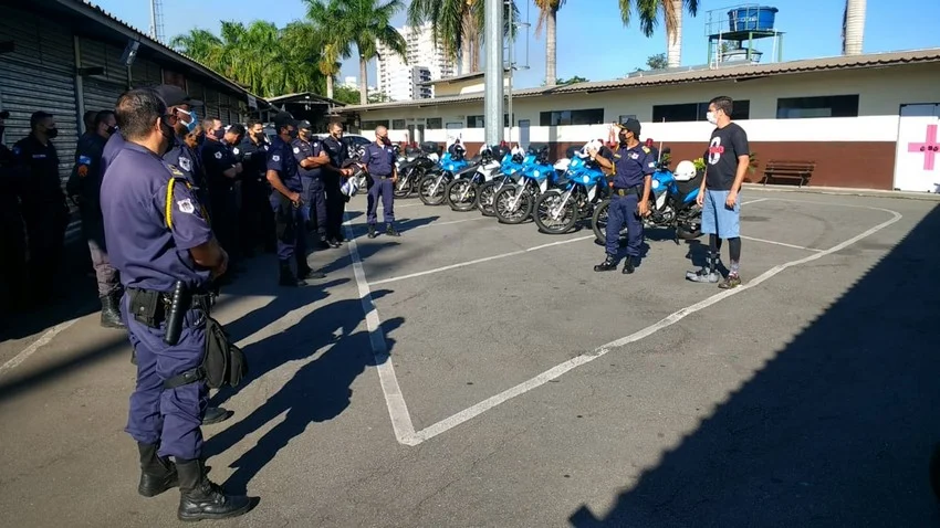 Guardas municipais participam de curso de pilotagem de motos