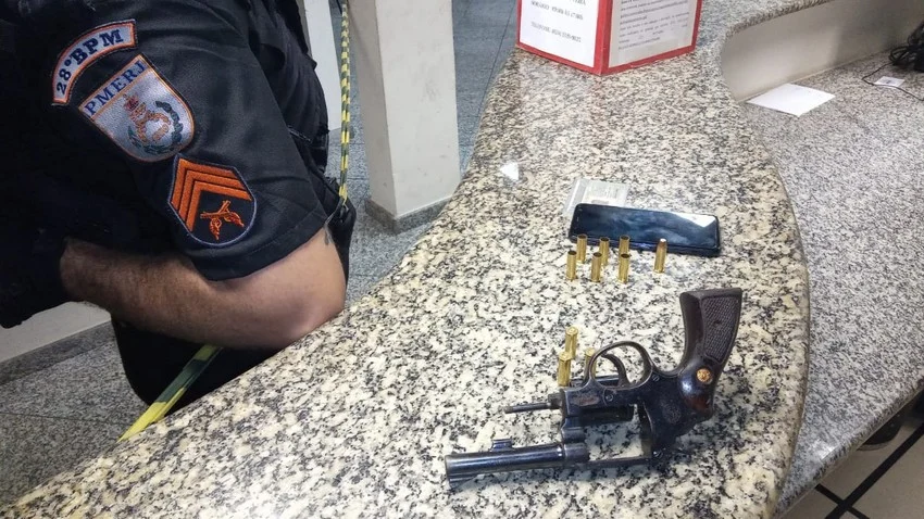 Homem é preso pela PM após cometer feminicídio na Vila Americana em Volta Redonda