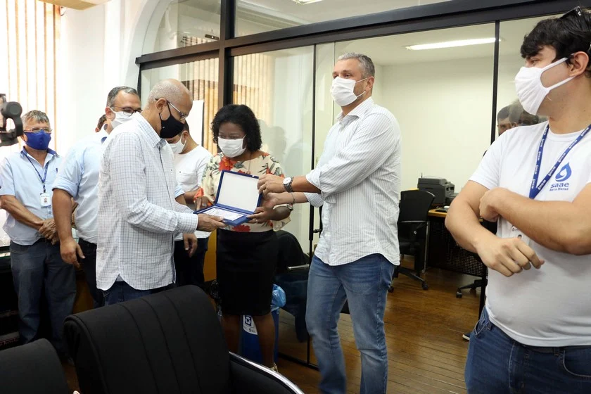 Saae-BM homenageia funcionários em comemoração aos 50 anos da autarquia