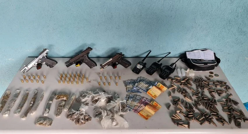 Três homens foram presos pela PM, com armas, munições, e entorpecentes em confronto armado no bairro Nova primavera em Volta Redonda