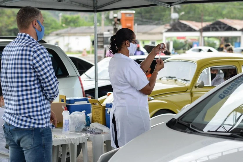 Prefeitura de Barra Mansa amplia horário de atendimento do drive-thru de vacinação contra a Covid-19      