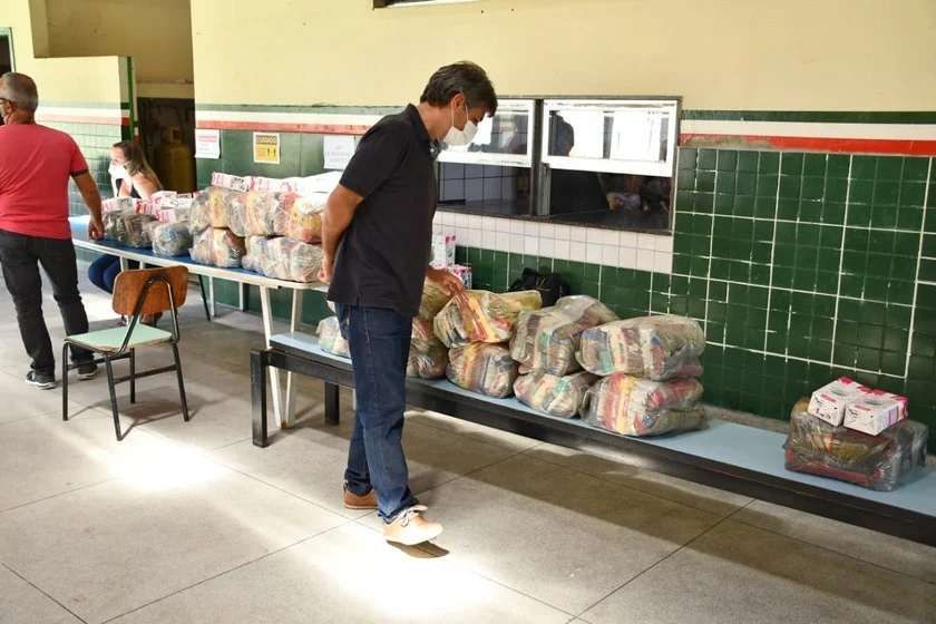 Kit de Segurança Alimentar é entregue a estudantes de Porto Real