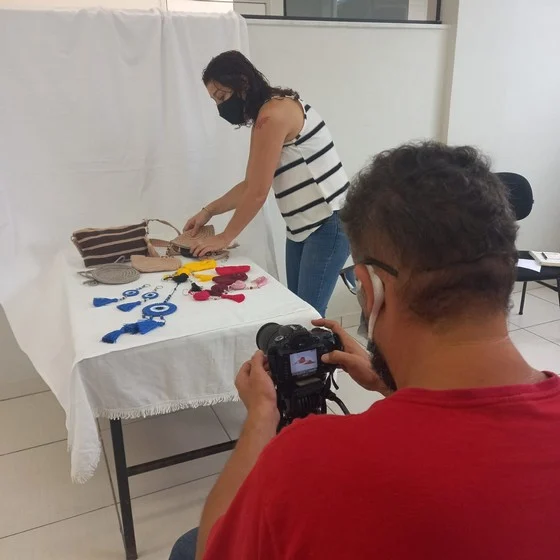 Prefeitura de Pinheiral realiza sessão de fotos para site de venda de produtos de artesãos