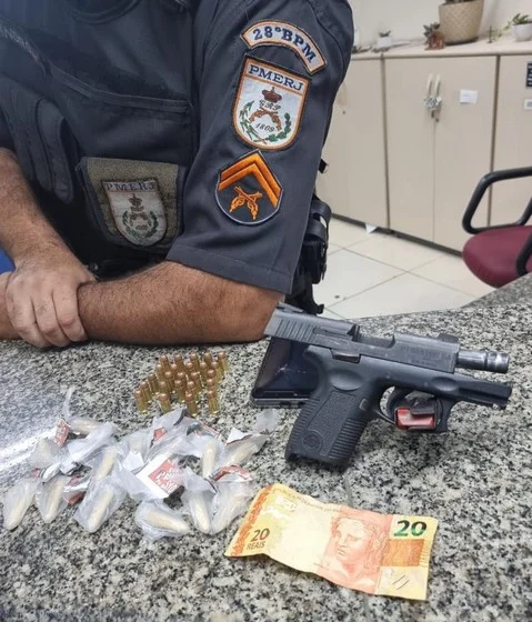 Jovem é ferido e preso após sacar a arma para PMs no bairro São Carlos em Volta Redonda