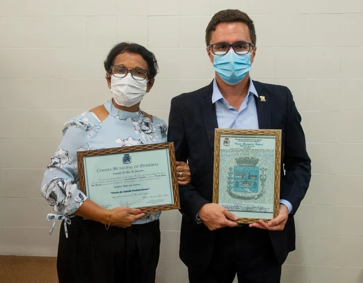 Prefeito de Pinheiral Ednardo Barbosa e vice-prefeita Sediene Maia são homenageados por vereadores na câmara