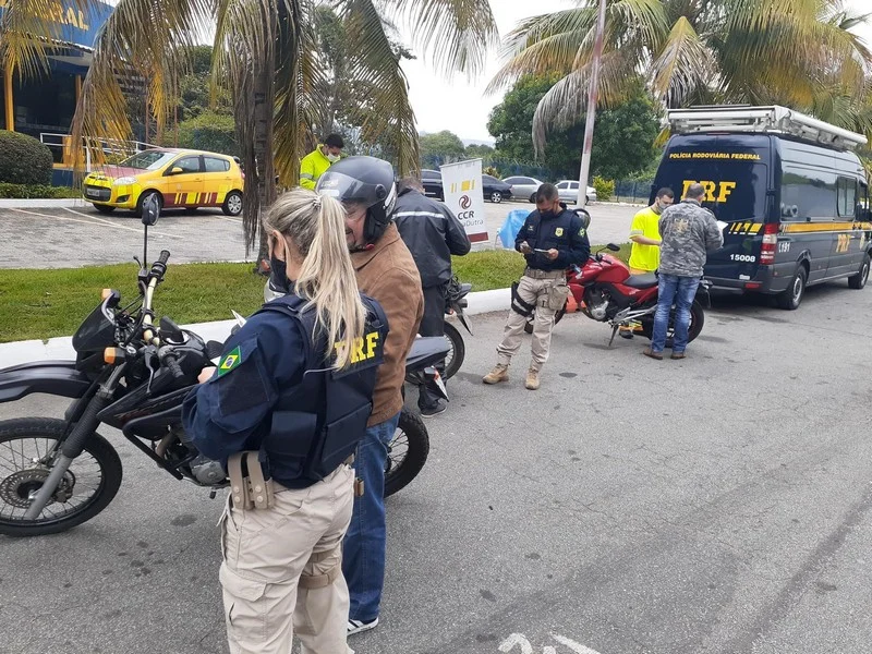 ação maio amarelo motociclistas