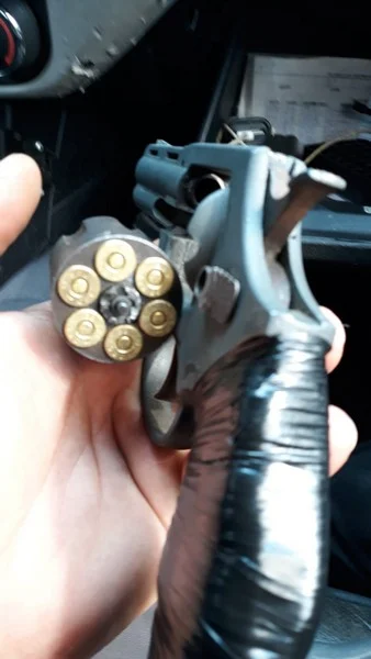 Arma é apreendida após suspeitos atirarem contra Guarnição da PM no bairro Açude II em Volta Redonda