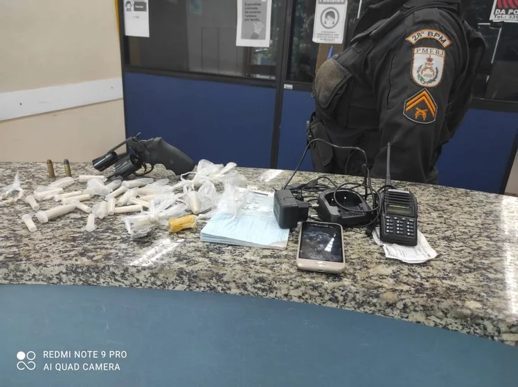 Homem é preso após efetuar disparos em frente à casa de um Policial Militar na Vila Elmira em Barra Mansa