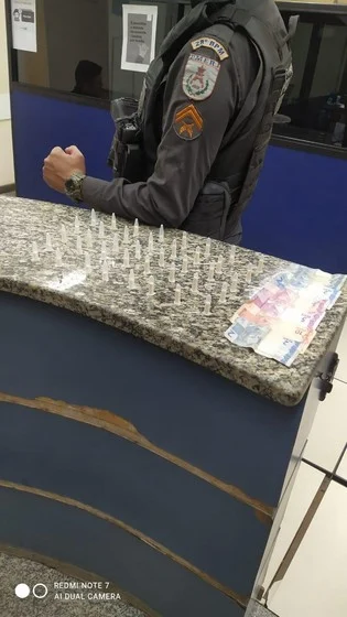 PM prende dupla por tráfico de drogas no bairro Santa Inês em Barra Mansa