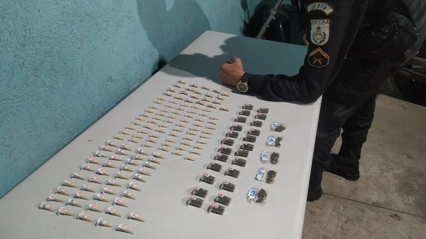 PMs são recebidos por disparos de traficantes no bairro Belmonte em Volta Redonda