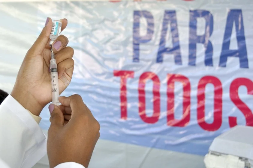 Covid-19: Portadores de pneumopatias e anemia falciforme são vacinados em Barra Mansa