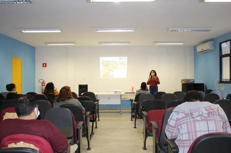 SEMANA DO MEIO AMBIENTE – PALESTRA COM A BIÓLOGA ANA CAROLINA VILHENA