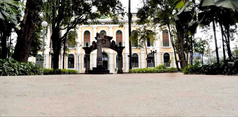 Prefeitura de Barra Mansa realiza recuperação do piso do Parque Centenário