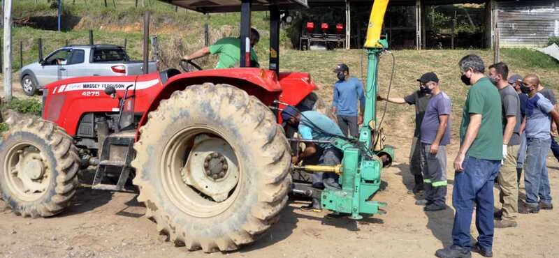 Secretaria de Desenvolvimento Rural promove curso de tratorista
