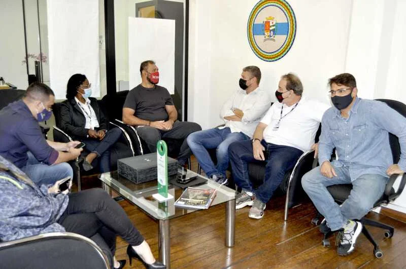 Rodrigo Drable recebe ex-lutador Rogério Minotouro