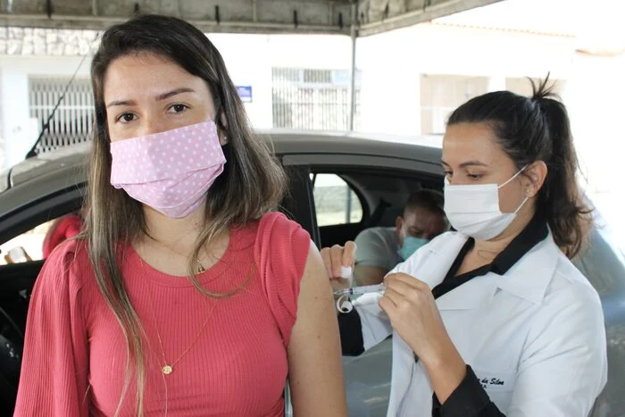 ONTEM OCORREU MAIS UM DRIVE THRU DE VACINAÇÃO