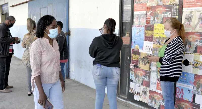 Vice-prefeita Fátima Lima acompanha vacinação