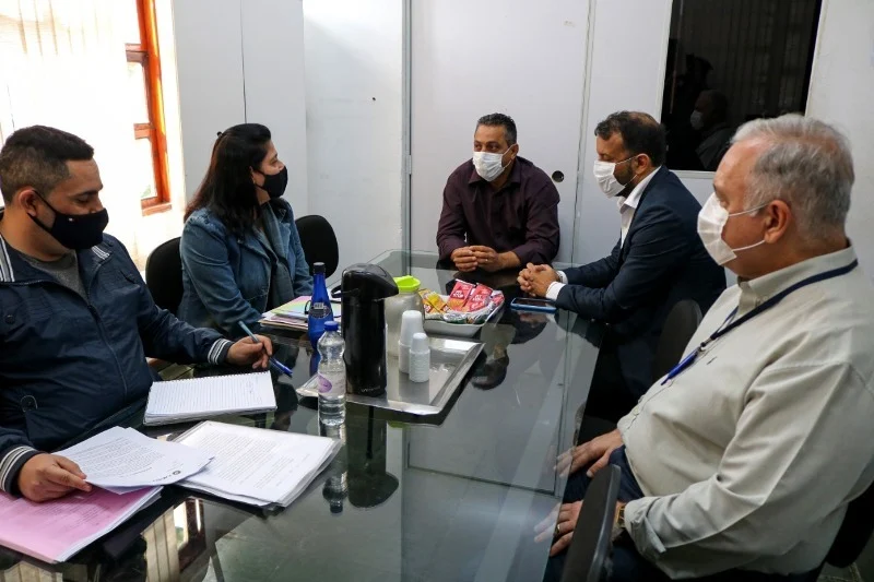 Em reunião com prefeito, profissionais da Educação e da Saúde discutem retorno seguro das aulas presenciais