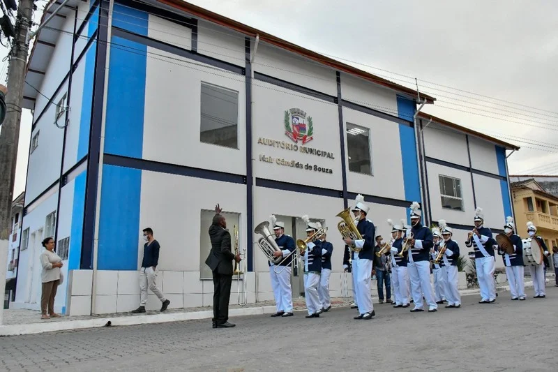 Banda Municipal de Porto Real faz apresentação em festa tradicional