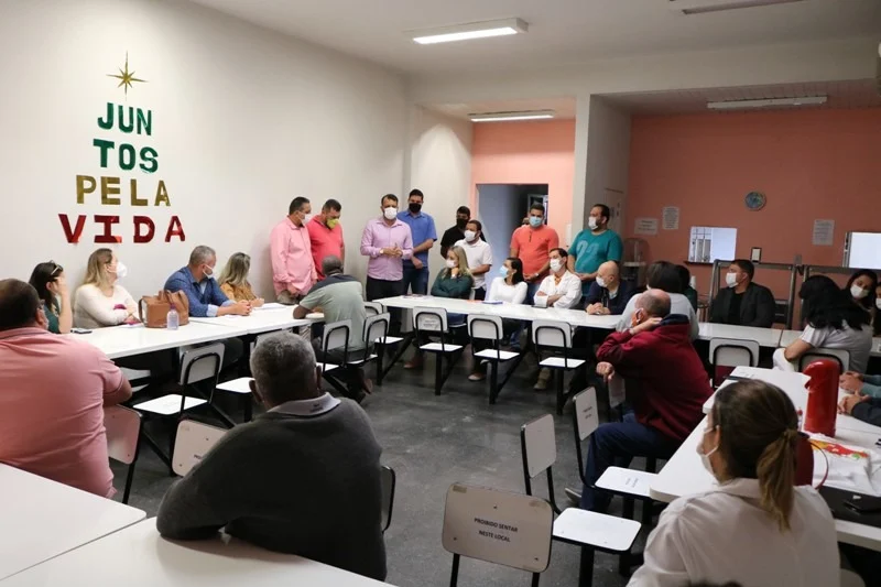 Prefeito Vaninho fala de melhorias na saúde e anuncia novo secretário de saúde