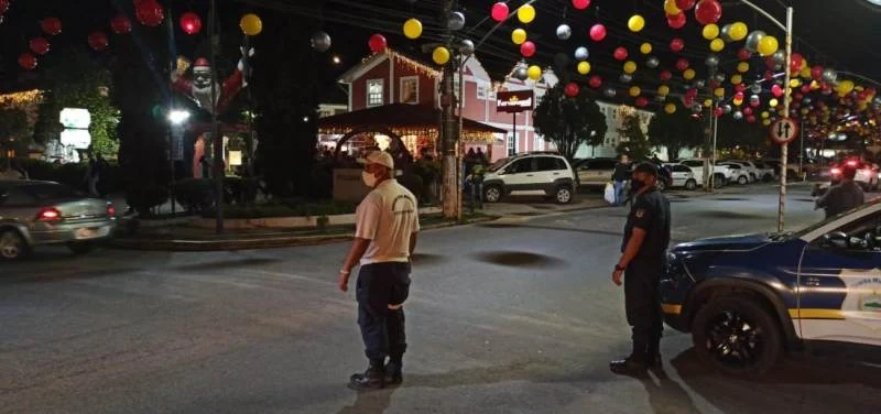 Prefeitura edita decreto sobre horário de fechamento de restaurantes e realização de eventos