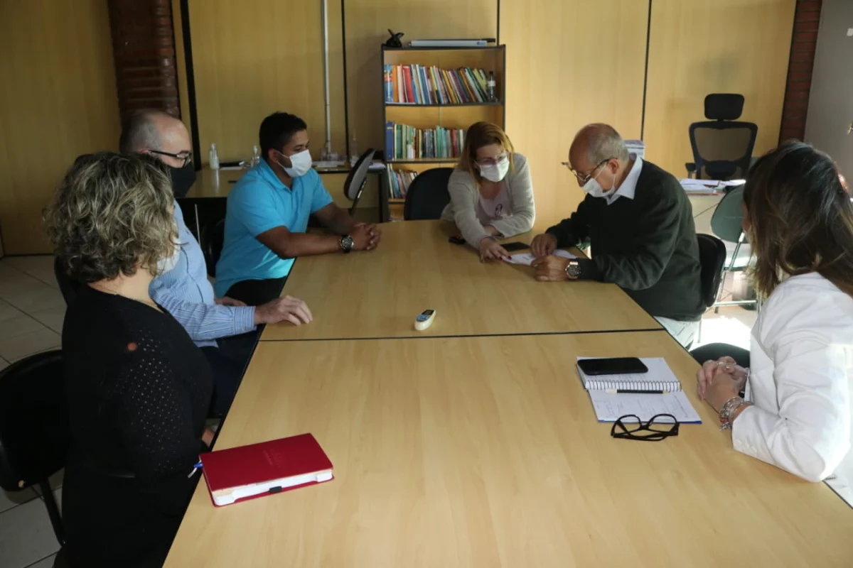 PARCERIA PARA REALIZAÇÃO DE EXAMES É PAUTA EM REUNIÃO