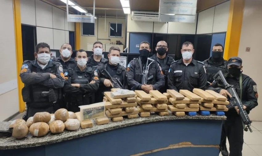 PM apreende grande quantidade de entorpecentes no bairro Vila Delgado em Barra Mansa
