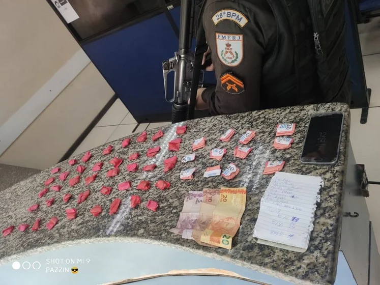 Três são presos por tráfico de drogas no bairro Vila dos Remédios Floriano - Barra Mansa