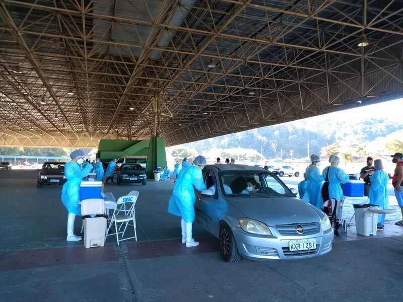 Covid-19: Volta Redonda vacina pessoas acima de 35 anos em drive-thru nesta quarta-feira, dia 28