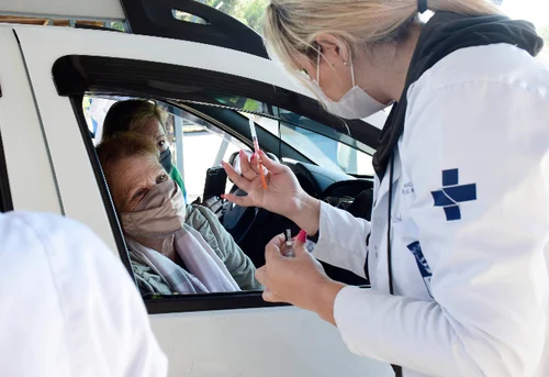Resende promove Drive-thru de aplicação da segunda dose da vacina contra a covid-19 em idosos, na área de exposições, nesta próxima terça-feira, dia 20