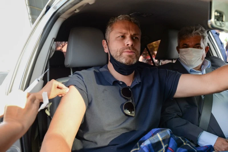 Rodrigo Drable recebe primeira dose da vacina contra covid-19