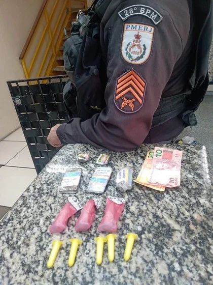 Menor é apreendido traficando entorpecentes no bairro Getúlio Vargas em Barra Mansa