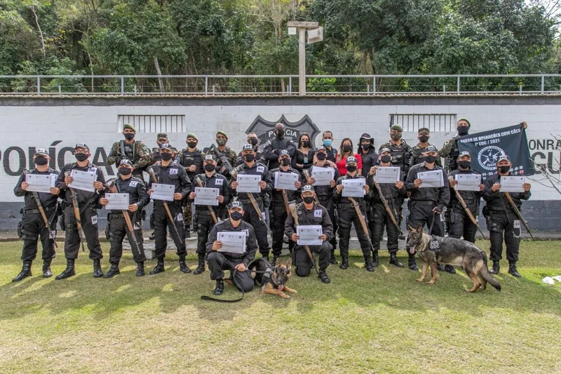 Secretaria forma a primeira turma do Curso de Operações com Cães