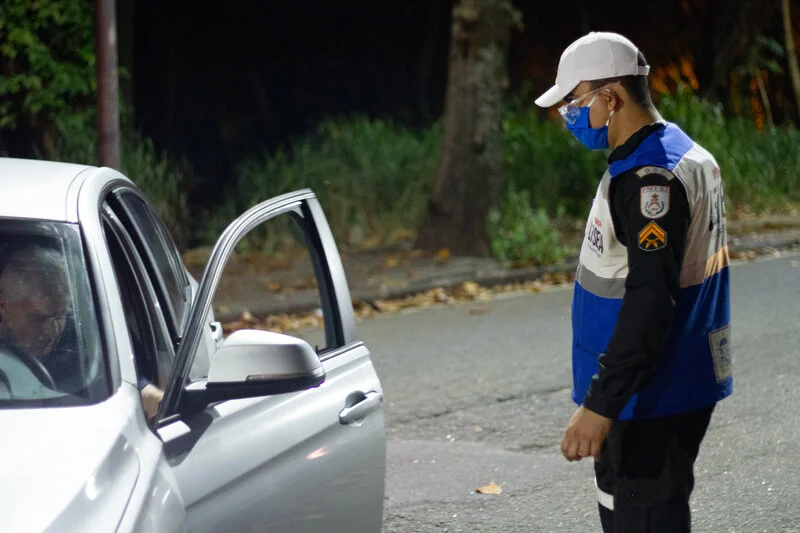 Ação da Operação Lei Seca retira 352 motoristas alcoolizados das ruas