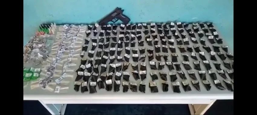 PM faz apreensão de materiais entorpecentes no bairro Açude II em Volta Redonda.