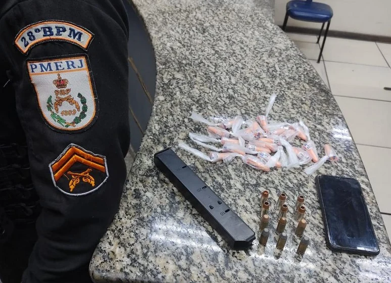 Suspeito de planejar ataques a rivais do tráfico é preso pela PM no bairro Vila Elmira em Barra Mansa