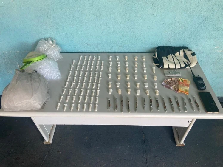 Suspeitos do tráfico são presos após confronto com PMs no bairro Santa Inês em Volta Redonda.