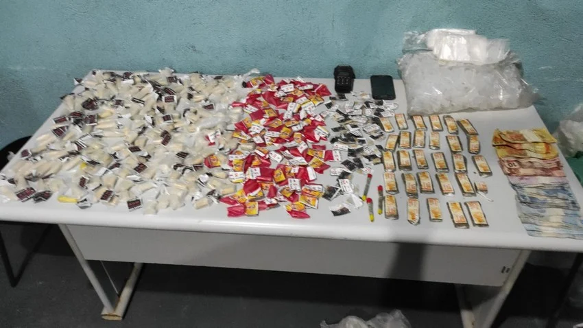 PM faz apreensão de vários entorpecentes no bairro Santa Inês em Volta Redonda