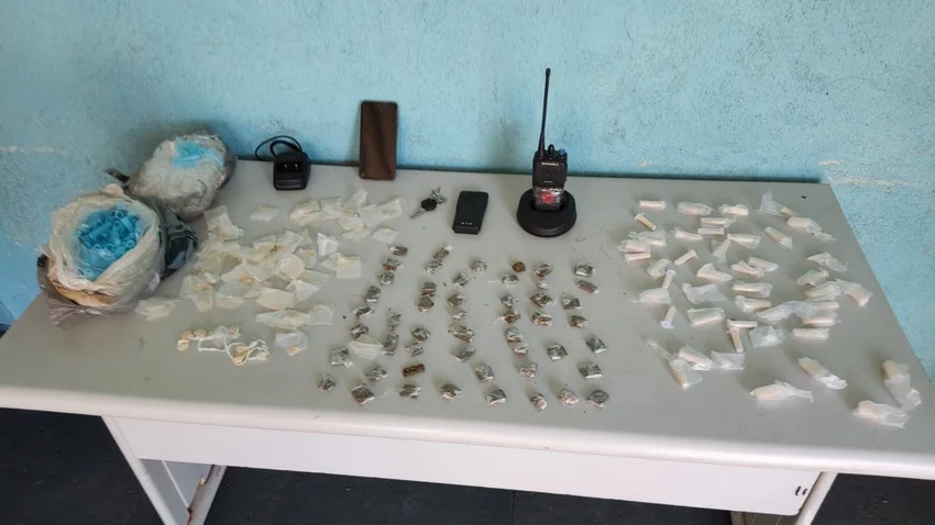 PM prende homem apontado como gerente do tráfico de drogas no bairro Vale Verde em Volta Redonda