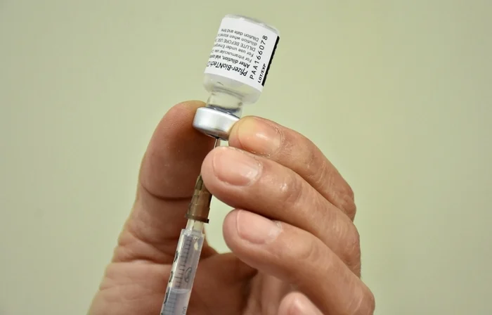 Volta Redonda estende terceira dose para profissionais de saúde que atuam em hospitais e pessoas com comorbidades acima de 40 anos