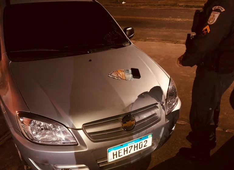 Carro roubado em São Paulo é apreendido pela PM em Pinheiral