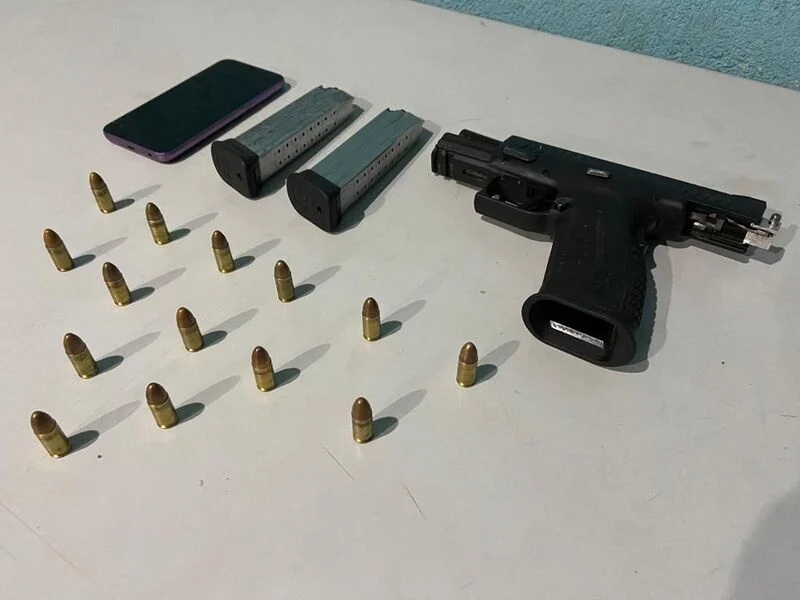 Troca de tiros entre PMs e traficantes deixa dois feridos no bairro Jardim Belmonte em Volta Redonda