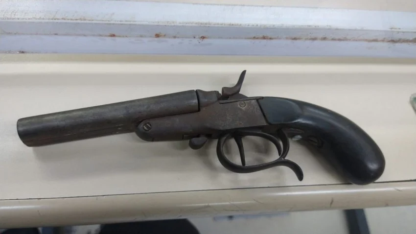 Homem é preso por porte ilegal de arma no bairro Monte Castelo em Volta Redonda