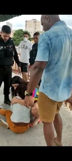 Sargento da PM de folga consegue impedir tentativa de suicídio de uma jovem em viaduto de Volta Redonda