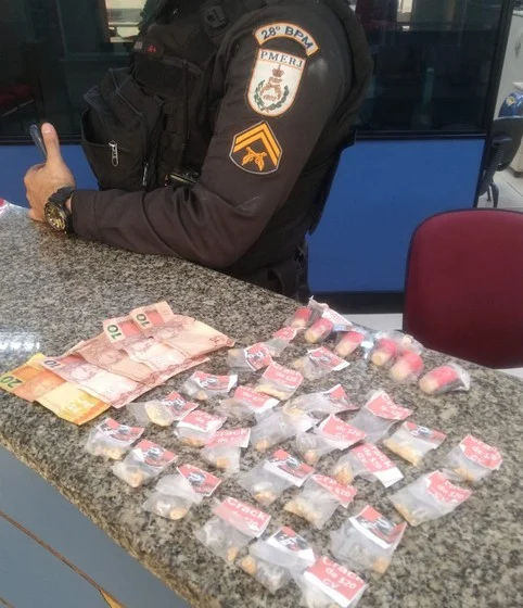 PM prende suspeito do tráfico no Morro da conquista no bairro Santo Agostinho em Volta Redonda
