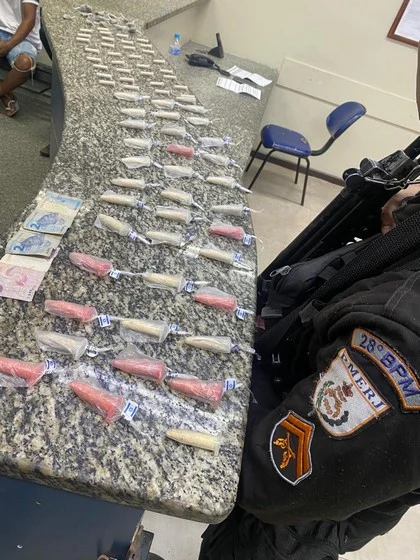 Adolescente é apreendido traficando drogas no centro de Barra Mansa